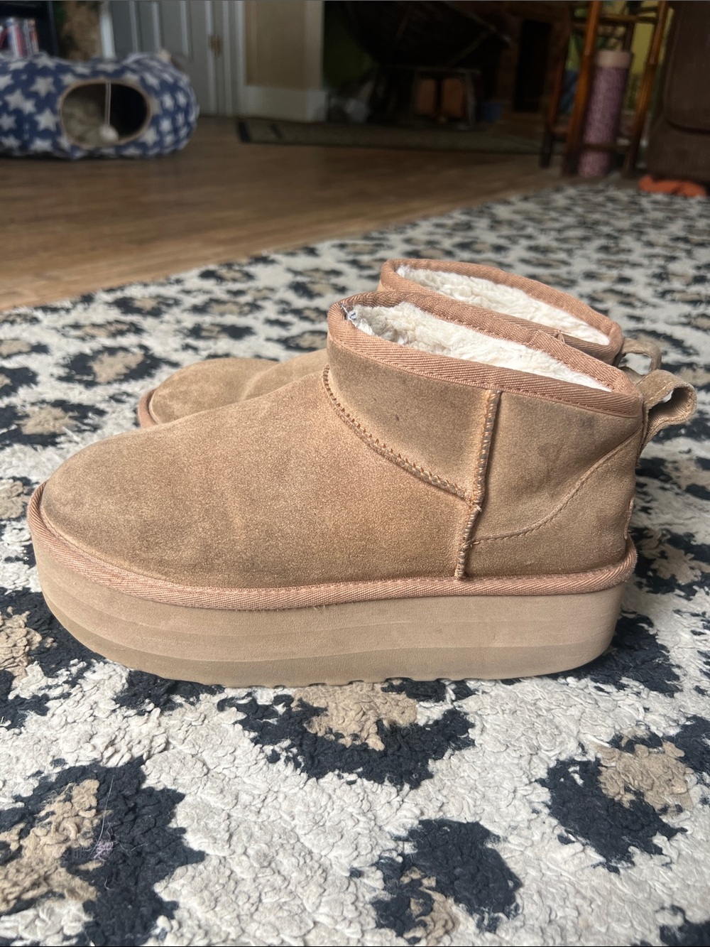 UGG Ultra Mini Platform boot size 9 Chestnut